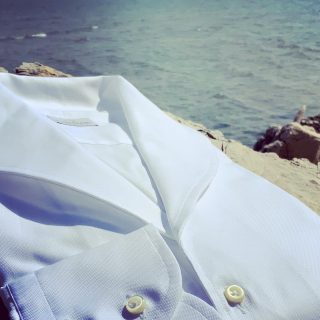 Light Oxford cotton + our signature shawl collar = a perfect holiday shirt.Discover more on: capirari.com (link in bio)#Capirari #menswear #details #shawlcollar #classic #lightoxford #cotton #quality #madeinitaly #craftsmanship #menwithstyle otisredding #seaside #springsummer